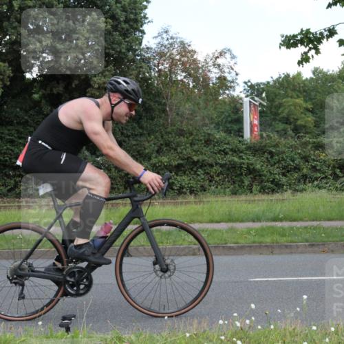 10.08.2025 - GEWOBA Citytriathlon Bremen Yannick Fuchs http://msf.ph/oto/8568552 10.08.2025 13:00:14 Radfahren 652, 665, 803, 848, 871, 983, 1012, 1022, 1030 meine-sportfotos.de