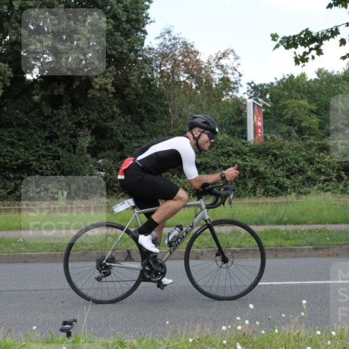 10.08.2025 - GEWOBA Citytriathlon Bremen Yannick Fuchs http://msf.ph/oto/8568557 10.08.2025 13:00:25 Radfahren 665, 803, 983 meine-sportfotos.de