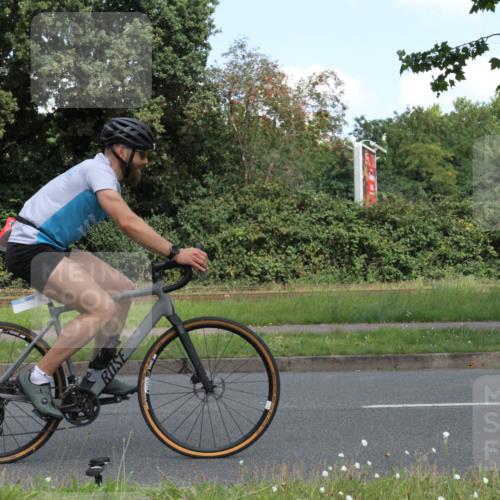 10.08.2025 - GEWOBA Citytriathlon Bremen Yannick Fuchs http://msf.ph/oto/8568560 10.08.2025 13:00:41 Radfahren 581, 613, 785, 1023 meine-sportfotos.de