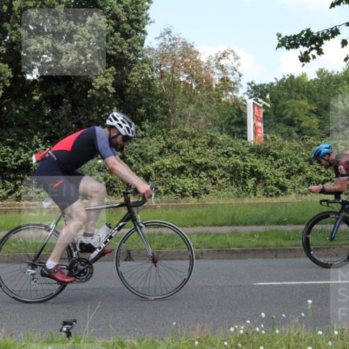 10.08.2025 - GEWOBA Citytriathlon Bremen Yannick Fuchs http://msf.ph/oto/8568561 10.08.2025 13:00:43 Radfahren 581, 613, 785, 1023 meine-sportfotos.de