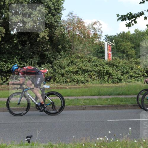 10.08.2025 - GEWOBA Citytriathlon Bremen Yannick Fuchs http://msf.ph/oto/8568562 10.08.2025 13:00:44 Radfahren 581, 613, 677, 785, 1023 meine-sportfotos.de
