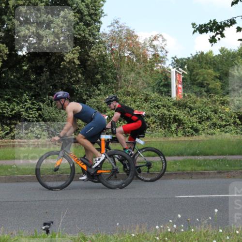 10.08.2025 - GEWOBA Citytriathlon Bremen Yannick Fuchs http://msf.ph/oto/8568563 10.08.2025 13:00:44 Radfahren 581, 613, 677, 785, 1023 meine-sportfotos.de