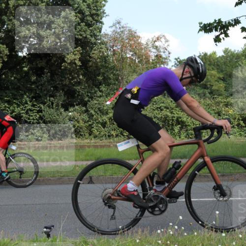 10.08.2025 - GEWOBA Citytriathlon Bremen Yannick Fuchs http://msf.ph/oto/8568564 10.08.2025 13:00:44 Radfahren 581, 613, 677, 785, 1023 meine-sportfotos.de