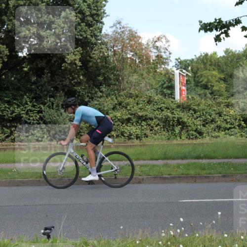 10.08.2025 - GEWOBA Citytriathlon Bremen Yannick Fuchs http://msf.ph/oto/8568565 10.08.2025 13:00:45 Radfahren 581, 613, 669, 677, 785, 1023 meine-sportfotos.de