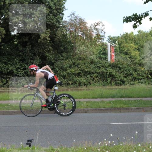 10.08.2025 - GEWOBA Citytriathlon Bremen Yannick Fuchs http://msf.ph/oto/8568566 10.08.2025 13:00:48 Radfahren 581, 613, 669, 677, 785, 1023 meine-sportfotos.de