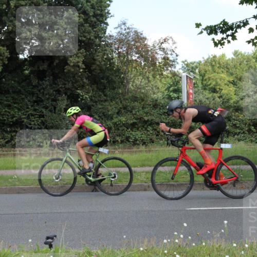10.08.2025 - GEWOBA Citytriathlon Bremen Yannick Fuchs http://msf.ph/oto/8568570 10.08.2025 13:00:54 Radfahren 581, 613, 646, 669, 677, 684, 713, 862, 1023 meine-sportfotos.de
