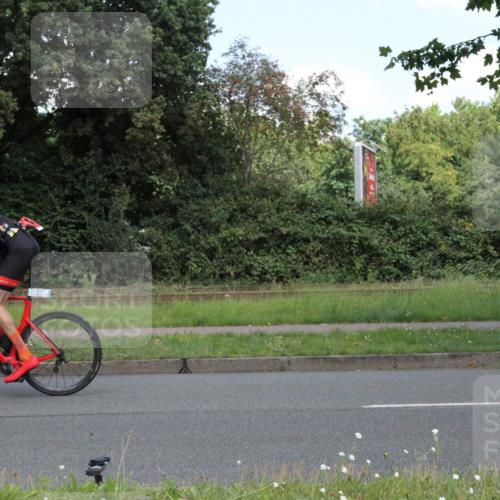 10.08.2025 - GEWOBA Citytriathlon Bremen Yannick Fuchs http://msf.ph/oto/8568571 10.08.2025 13:00:54 Radfahren 581, 613, 646, 669, 677, 684, 713, 862, 1023 meine-sportfotos.de