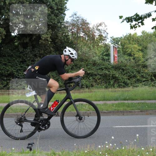 10.08.2025 - GEWOBA Citytriathlon Bremen Yannick Fuchs http://msf.ph/oto/8568576 10.08.2025 13:01:03 Radfahren 646, 669, 677, 684, 713, 837, 862, 926, 944, 1001 meine-sportfotos.de