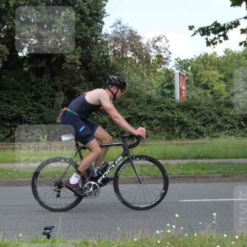 10.08.2025 - GEWOBA Citytriathlon Bremen Yannick Fuchs http://msf.ph/oto/8568577 10.08.2025 13:01:03 Radfahren 646, 669, 677, 684, 713, 837, 862, 926, 944, 1001 meine-sportfotos.de