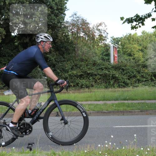 10.08.2025 - GEWOBA Citytriathlon Bremen Yannick Fuchs http://msf.ph/oto/8568580 10.08.2025 13:01:05 Radfahren 646, 669, 677, 684, 713, 837, 862, 926, 944, 1001 meine-sportfotos.de