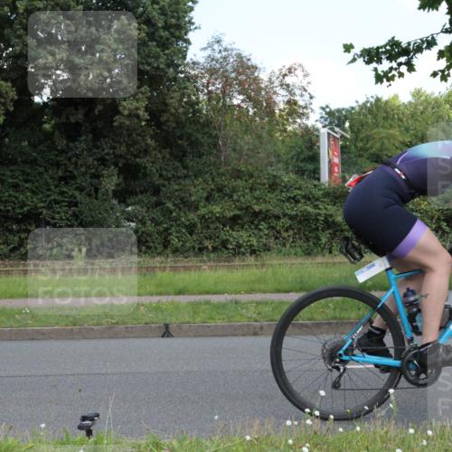 10.08.2025 - GEWOBA Citytriathlon Bremen Yannick Fuchs http://msf.ph/oto/8568583 10.08.2025 13:01:11 Radfahren 646, 684, 713, 829, 837, 862, 926, 944, 1001 meine-sportfotos.de