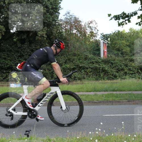 10.08.2025 - GEWOBA Citytriathlon Bremen Yannick Fuchs http://msf.ph/oto/8568584 10.08.2025 13:01:11 Radfahren 646, 684, 713, 829, 837, 862, 926, 944, 1001 meine-sportfotos.de