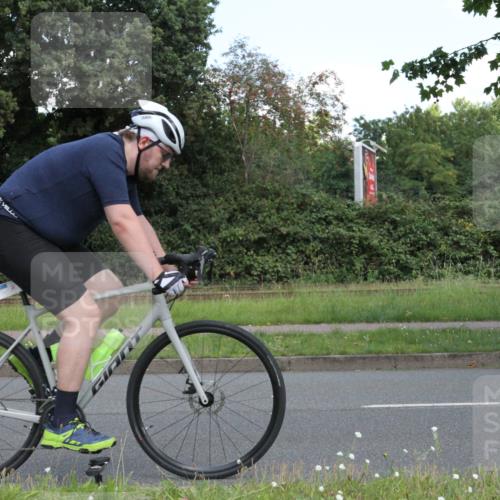 10.08.2025 - GEWOBA Citytriathlon Bremen Yannick Fuchs http://msf.ph/oto/8568586 10.08.2025 13:01:16 Radfahren 713, 829, 837, 926, 944, 1001 meine-sportfotos.de