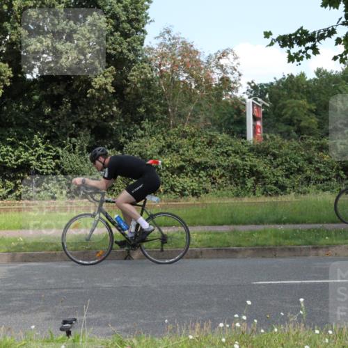 10.08.2025 - GEWOBA Citytriathlon Bremen Yannick Fuchs http://msf.ph/oto/8568591 10.08.2025 13:01:35 Radfahren 608, 663, 703, 716, 754, 800, 816, 819, 828, 851 meine-sportfotos.de