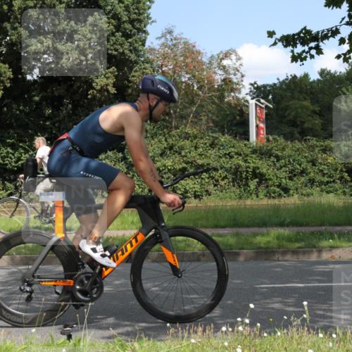 10.08.2025 - GEWOBA Citytriathlon Bremen Yannick Fuchs http://msf.ph/oto/8568592 10.08.2025 13:01:36 Radfahren 608, 663, 703, 716, 754, 800, 816, 819, 828, 851 meine-sportfotos.de
