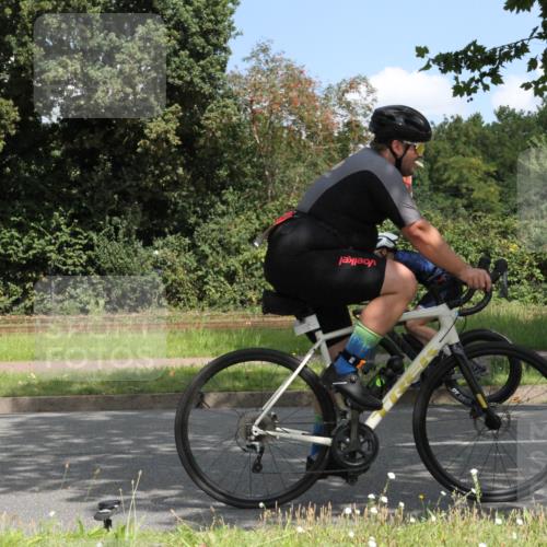 10.08.2025 - GEWOBA Citytriathlon Bremen Yannick Fuchs http://msf.ph/oto/8568600 10.08.2025 13:01:40 Radfahren 608, 663, 703, 716, 754, 800, 816, 819, 828, 851, 923 meine-sportfotos.de