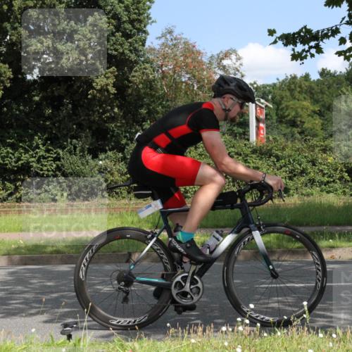 10.08.2025 - GEWOBA Citytriathlon Bremen Yannick Fuchs http://msf.ph/oto/8568603 10.08.2025 13:01:41 Radfahren 608, 663, 703, 716, 754, 800, 816, 819, 828, 851, 923, 953 meine-sportfotos.de