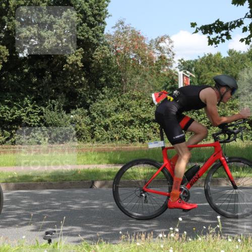 10.08.2025 - GEWOBA Citytriathlon Bremen Yannick Fuchs http://msf.ph/oto/8568612 10.08.2025 13:01:44 Radfahren 608, 663, 703, 716, 754, 800, 816, 819, 828, 851, 923, 953, 964 meine-sportfotos.de