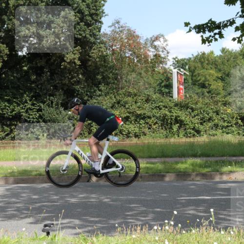 10.08.2025 - GEWOBA Citytriathlon Bremen Yannick Fuchs http://msf.ph/oto/8568619 10.08.2025 13:01:48 Radfahren 586, 608, 663, 703, 716, 754, 819, 828, 842, 851, 923, 953, 964 meine-sportfotos.de