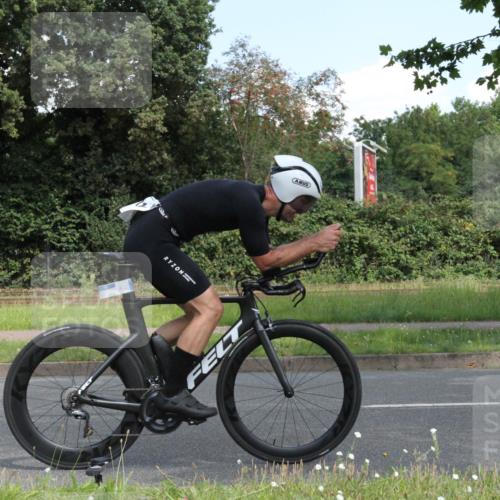 10.08.2025 - GEWOBA Citytriathlon Bremen Yannick Fuchs http://msf.ph/oto/8568628 10.08.2025 13:02:02 Radfahren 586, 731, 842, 923, 953, 964, 1011 meine-sportfotos.de