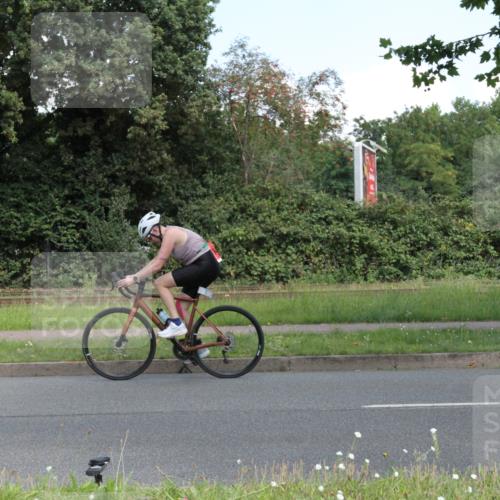 10.08.2025 - GEWOBA Citytriathlon Bremen Yannick Fuchs http://msf.ph/oto/8568630 10.08.2025 13:02:08 Radfahren 586, 731, 842, 964, 1011 meine-sportfotos.de