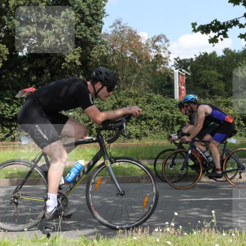 10.08.2025 - GEWOBA Citytriathlon Bremen Yannick Fuchs http://msf.ph/oto/8568638 10.08.2025 13:02:28 Radfahren 607, 647, 771, 955 meine-sportfotos.de