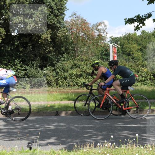 10.08.2025 - GEWOBA Citytriathlon Bremen Yannick Fuchs http://msf.ph/oto/8568702 10.08.2025 13:03:13 Radfahren 633, 651, 668, 693, 727, 748, 898, 945, 954 meine-sportfotos.de