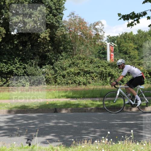 10.08.2025 - GEWOBA Citytriathlon Bremen Yannick Fuchs http://msf.ph/oto/8568705 10.08.2025 13:03:15 Radfahren 633, 651, 668, 693, 727, 748, 898, 945, 954 meine-sportfotos.de