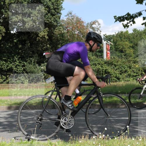 10.08.2025 - GEWOBA Citytriathlon Bremen Yannick Fuchs http://msf.ph/oto/8568707 10.08.2025 13:03:16 Radfahren 633, 651, 668, 693, 727, 748, 898, 945, 954 meine-sportfotos.de