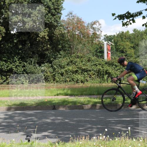 10.08.2025 - GEWOBA Citytriathlon Bremen Yannick Fuchs http://msf.ph/oto/8568715 10.08.2025 13:03:19 Radfahren 633, 651, 668, 693, 727, 748, 898, 945, 954 meine-sportfotos.de