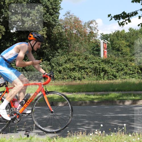 10.08.2025 - GEWOBA Citytriathlon Bremen Yannick Fuchs http://msf.ph/oto/8568720 10.08.2025 13:03:22 Radfahren 633, 651, 727, 748, 898, 954 meine-sportfotos.de