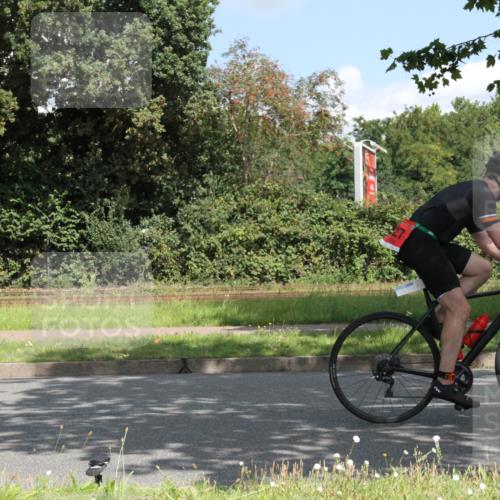 10.08.2025 - GEWOBA Citytriathlon Bremen Yannick Fuchs http://msf.ph/oto/8568721 10.08.2025 13:03:23 Radfahren 633, 651, 727, 748, 898, 954 meine-sportfotos.de