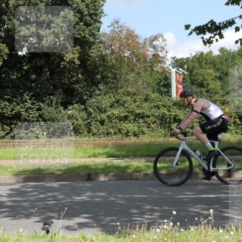 10.08.2025 - GEWOBA Citytriathlon Bremen Yannick Fuchs http://msf.ph/oto/8568722 10.08.2025 13:03:23 Radfahren 633, 651, 727, 748, 898, 954 meine-sportfotos.de