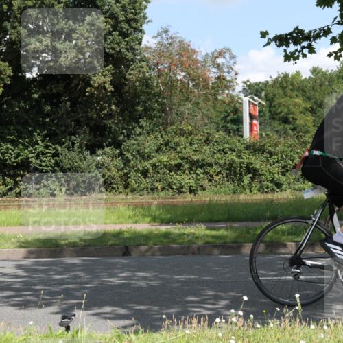 10.08.2025 - GEWOBA Citytriathlon Bremen Yannick Fuchs http://msf.ph/oto/8568810 10.08.2025 13:04:01 Radfahren 574, 576, 605, 625, 640, 676, 685, 697, 760, 786, 908, 946, 963, 965, 1007 meine-sportfotos.de