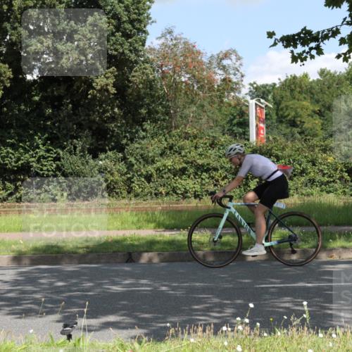 10.08.2025 - GEWOBA Citytriathlon Bremen Yannick Fuchs http://msf.ph/oto/8568857 10.08.2025 13:04:17 Radfahren 576, 605, 625, 640, 674, 697, 760, 769, 786, 799, 946, 960, 963, 1013, 1036 meine-sportfotos.de