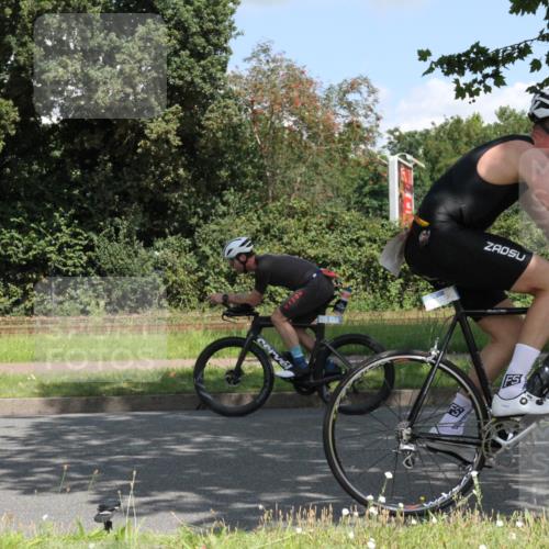 10.08.2025 - GEWOBA Citytriathlon Bremen Yannick Fuchs http://msf.ph/oto/8568885 10.08.2025 13:04:27 Radfahren 583, 674, 675, 751, 769, 799, 808, 875, 939, 960, 1013, 1036 meine-sportfotos.de
