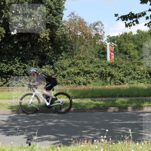 10.08.2025 - GEWOBA Citytriathlon Bremen Yannick Fuchs http://msf.ph/oto/8568887 10.08.2025 13:04:28 Radfahren 583, 674, 675, 751, 799, 808, 875, 939, 960, 1013 meine-sportfotos.de