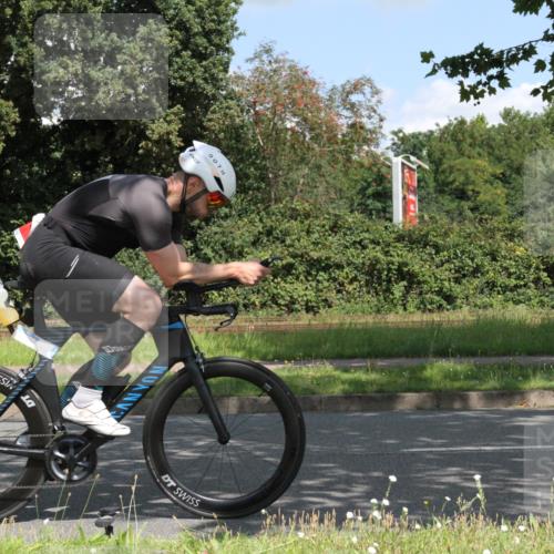 10.08.2025 - GEWOBA Citytriathlon Bremen Yannick Fuchs http://msf.ph/oto/8568888 10.08.2025 13:04:28 Radfahren 583, 674, 675, 751, 799, 808, 875, 939, 960, 1013 meine-sportfotos.de