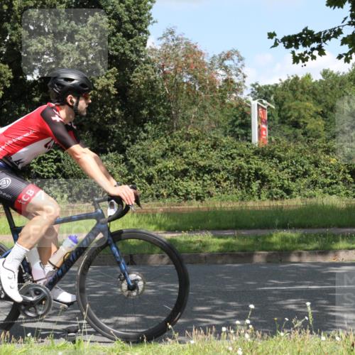 10.08.2025 - GEWOBA Citytriathlon Bremen Yannick Fuchs http://msf.ph/oto/8568926 10.08.2025 13:04:51 Radfahren 590, 629, 745, 909, 929, 930, 951 meine-sportfotos.de