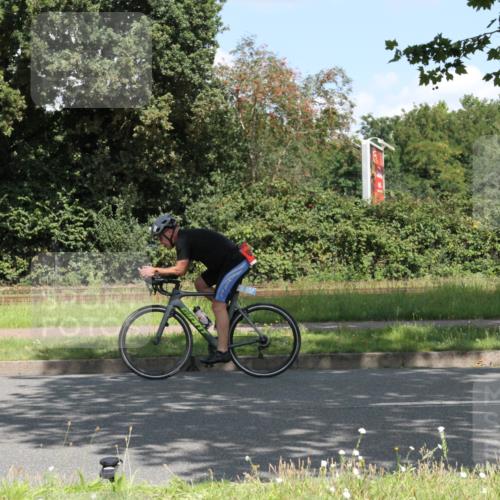 10.08.2025 - GEWOBA Citytriathlon Bremen Yannick Fuchs http://msf.ph/oto/8568929 10.08.2025 13:04:57 Radfahren 590, 629, 645, 745, 909, 929, 930, 951, 1010 meine-sportfotos.de