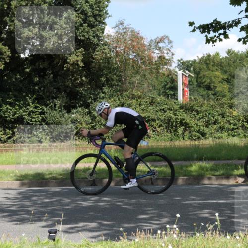 10.08.2025 - GEWOBA Citytriathlon Bremen Yannick Fuchs http://msf.ph/oto/8568931 10.08.2025 13:04:59 Radfahren 590, 629, 645, 745, 929, 930, 951, 1010 meine-sportfotos.de