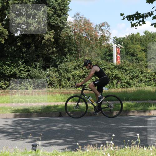 10.08.2025 - GEWOBA Citytriathlon Bremen Yannick Fuchs http://msf.ph/oto/8568932 10.08.2025 13:04:59 Radfahren 590, 629, 645, 745, 929, 930, 951, 1010 meine-sportfotos.de