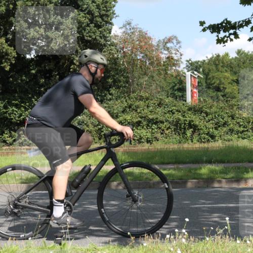 10.08.2025 - GEWOBA Citytriathlon Bremen Yannick Fuchs http://msf.ph/oto/8568936 10.08.2025 13:05:01 Radfahren 590, 629, 645, 745, 884, 916, 929, 951, 1010 meine-sportfotos.de
