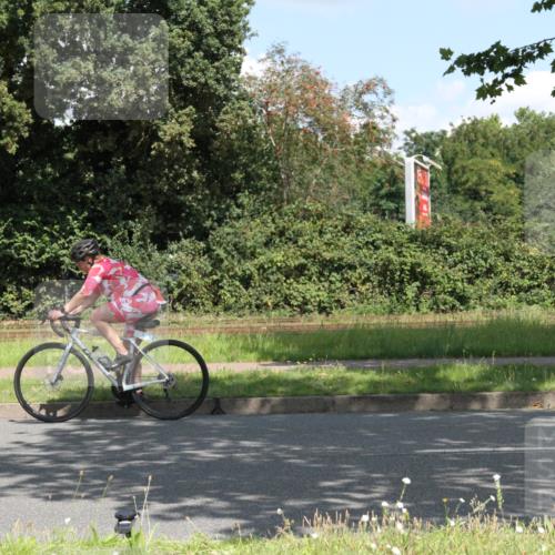 10.08.2025 - GEWOBA Citytriathlon Bremen Yannick Fuchs http://msf.ph/oto/8568941 10.08.2025 13:05:13 Radfahren 587, 590, 622, 641, 645, 745, 884, 916, 928, 943, 958, 1010 meine-sportfotos.de