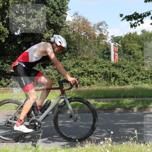 10.08.2025 - GEWOBA Citytriathlon Bremen Yannick Fuchs http://msf.ph/oto/8568943 10.08.2025 13:05:14 Radfahren 587, 622, 641, 645, 745, 884, 916, 928, 943, 958, 1010 meine-sportfotos.de