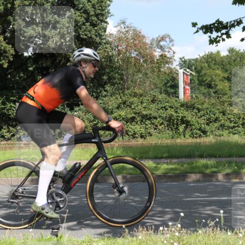 10.08.2025 - GEWOBA Citytriathlon Bremen Yannick Fuchs http://msf.ph/oto/8568945 10.08.2025 13:05:17 Radfahren 587, 622, 641, 645, 659, 884, 916, 928, 943, 958, 1010 meine-sportfotos.de