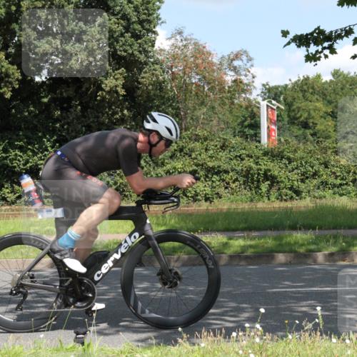 10.08.2025 - GEWOBA Citytriathlon Bremen Yannick Fuchs http://msf.ph/oto/8568946 10.08.2025 13:05:18 Radfahren 587, 622, 641, 645, 659, 884, 916, 928, 943, 958, 1010 meine-sportfotos.de