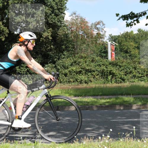 10.08.2025 - GEWOBA Citytriathlon Bremen Yannick Fuchs http://msf.ph/oto/8568948 10.08.2025 13:05:20 Radfahren 587, 622, 641, 659, 884, 916, 928, 943, 958 meine-sportfotos.de