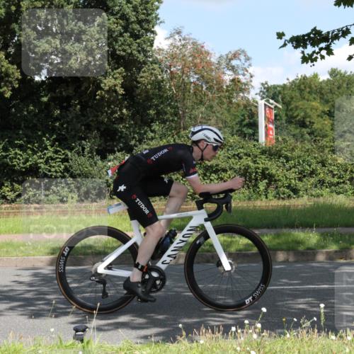 10.08.2025 - GEWOBA Citytriathlon Bremen Yannick Fuchs http://msf.ph/oto/8568949 10.08.2025 13:05:20 Radfahren 587, 622, 641, 659, 884, 916, 928, 943, 958 meine-sportfotos.de