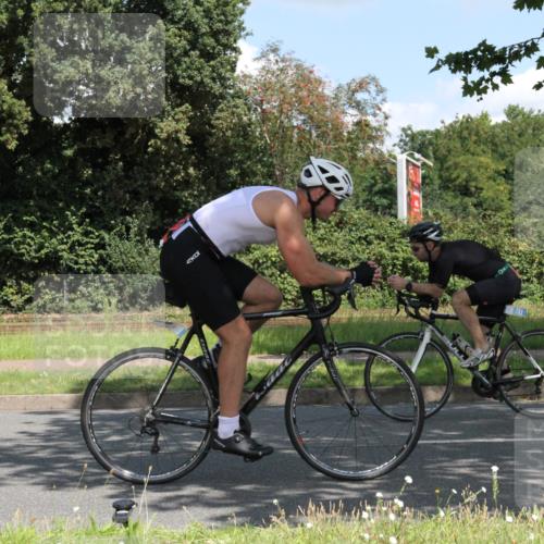 10.08.2025 - GEWOBA Citytriathlon Bremen Yannick Fuchs http://msf.ph/oto/8568950 10.08.2025 13:05:20 Radfahren 587, 622, 641, 659, 884, 916, 928, 943, 958 meine-sportfotos.de